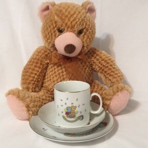 Children’s porcelain 3 piece dinnerware set.